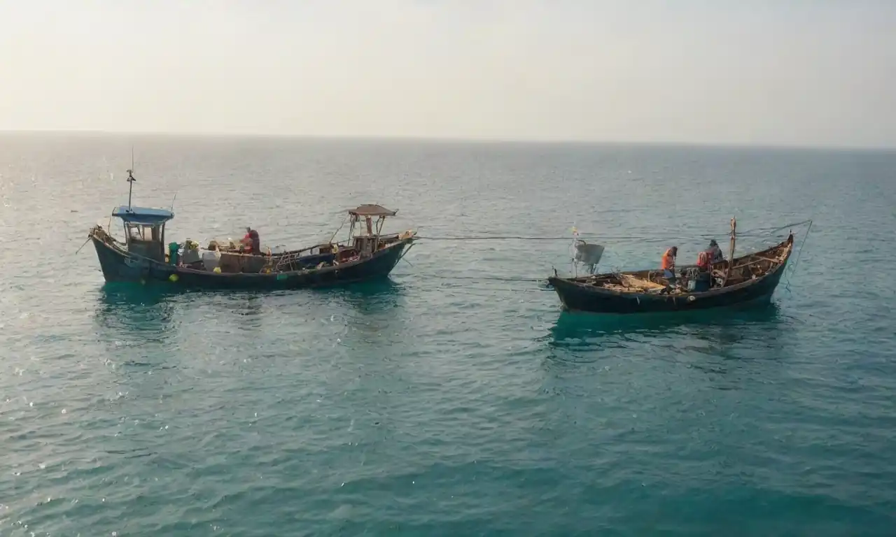 Barcos de pesca en el mar